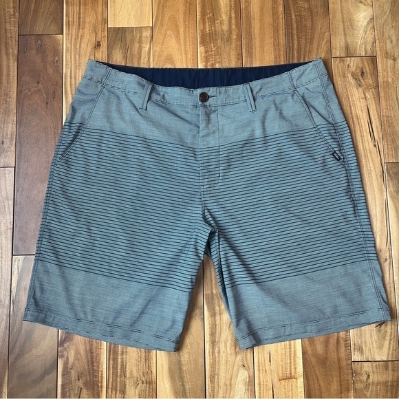Vans Docksiders Men’s Shorts. Gray Stripe. Size: 36. #537 - Picture 1 of 4